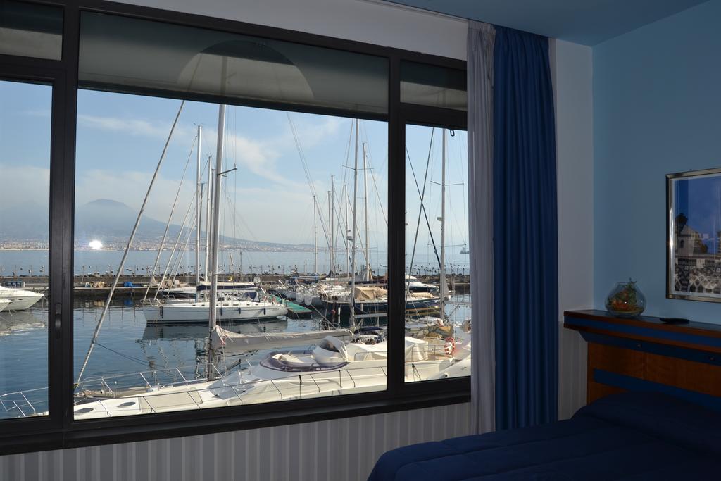 Transatlantico Hotel Наполи Стая снимка