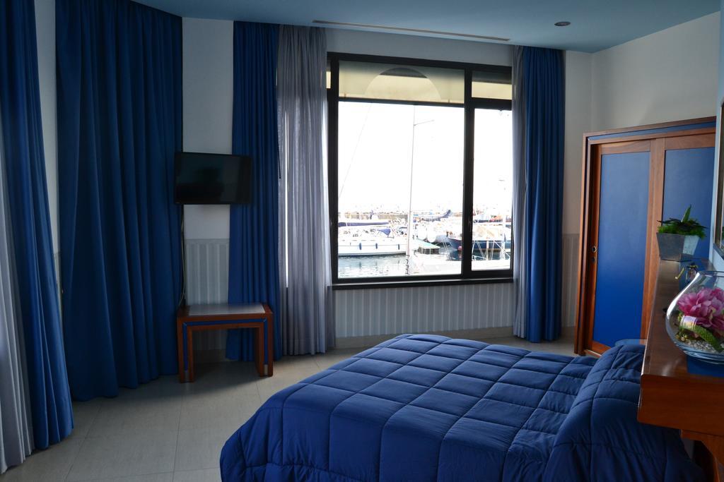 Transatlantico Hotel Наполи Екстериор снимка