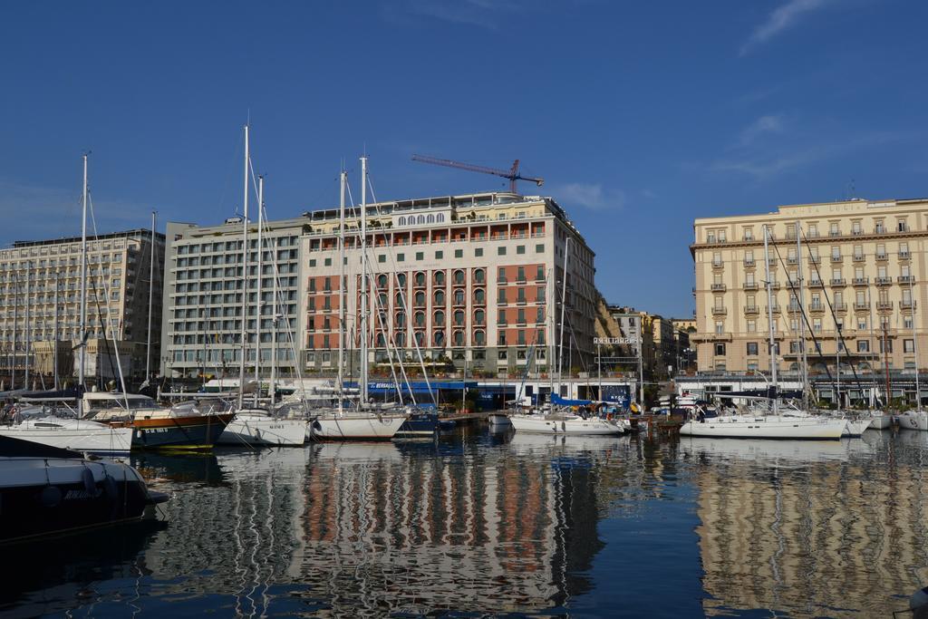 Transatlantico Hotel Наполи Екстериор снимка