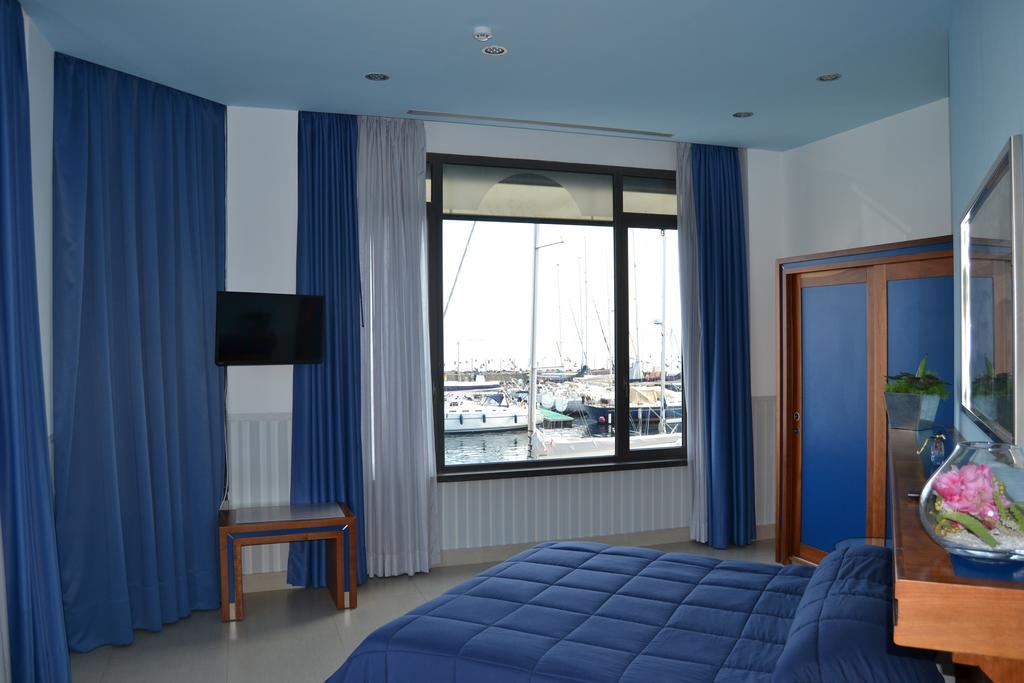 Transatlantico Hotel Наполи Стая снимка