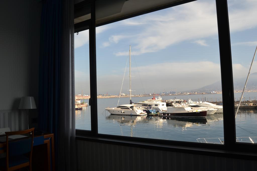 Transatlantico Hotel Наполи Стая снимка